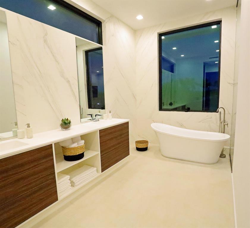 HILLSBORO SHORES SEC B - Residential