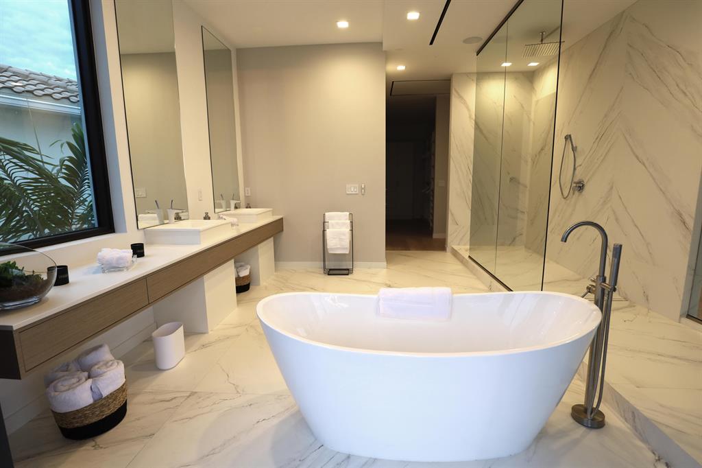 HILLSBORO SHORES SEC B - Residential