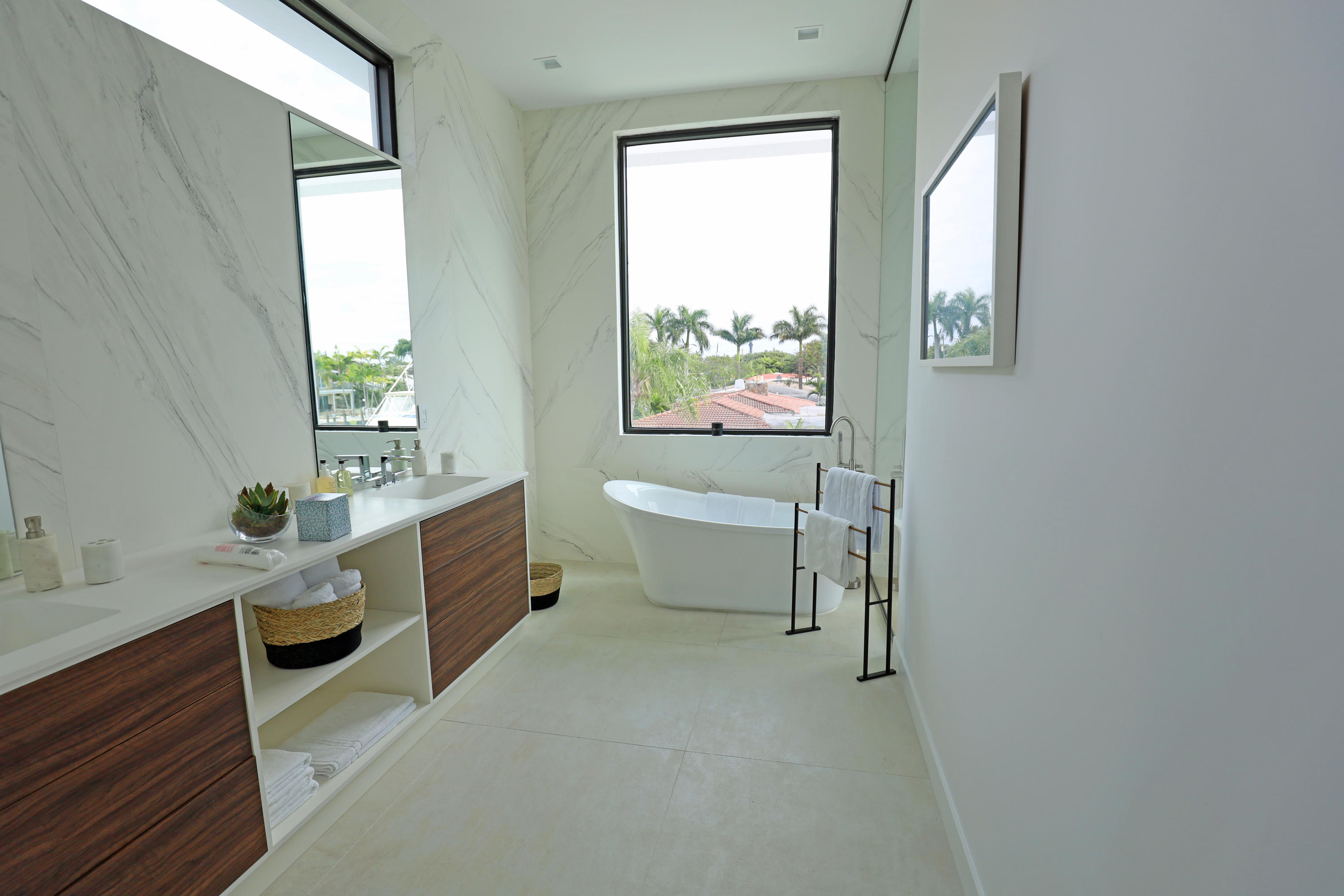 HILLSBORO SHORES SEC B - Residential