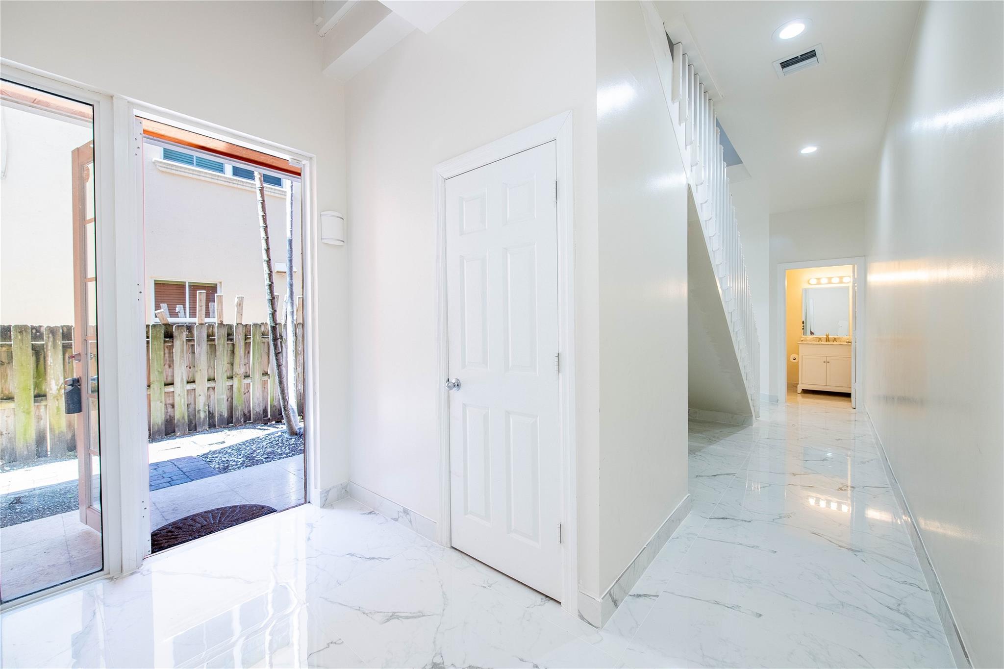 819 SW 7th Ave 819