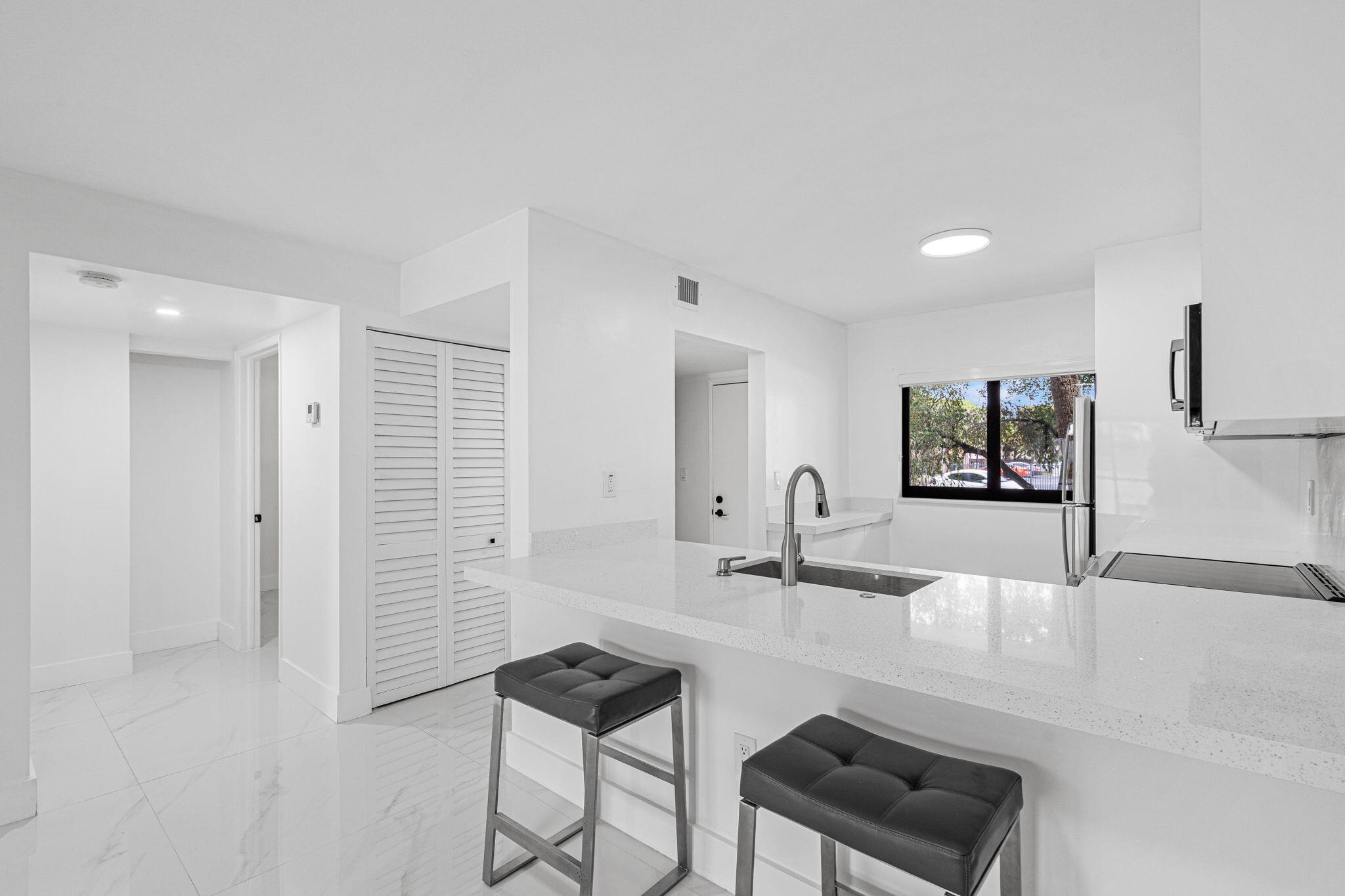 WEST LAKE VILLAGE II CONDO PH V - Residential