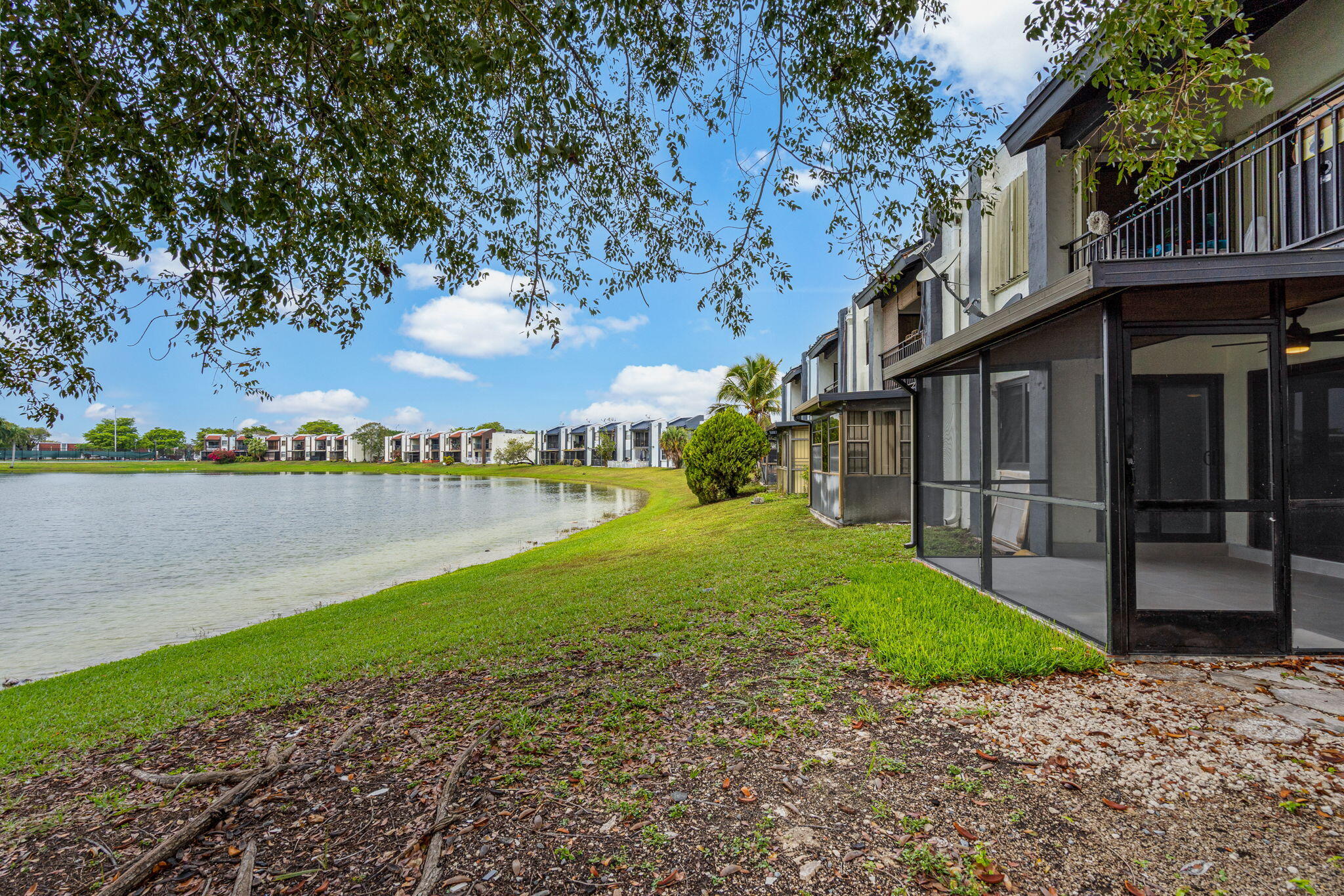 WEST LAKE VILLAGE II CONDO PH V - Residential