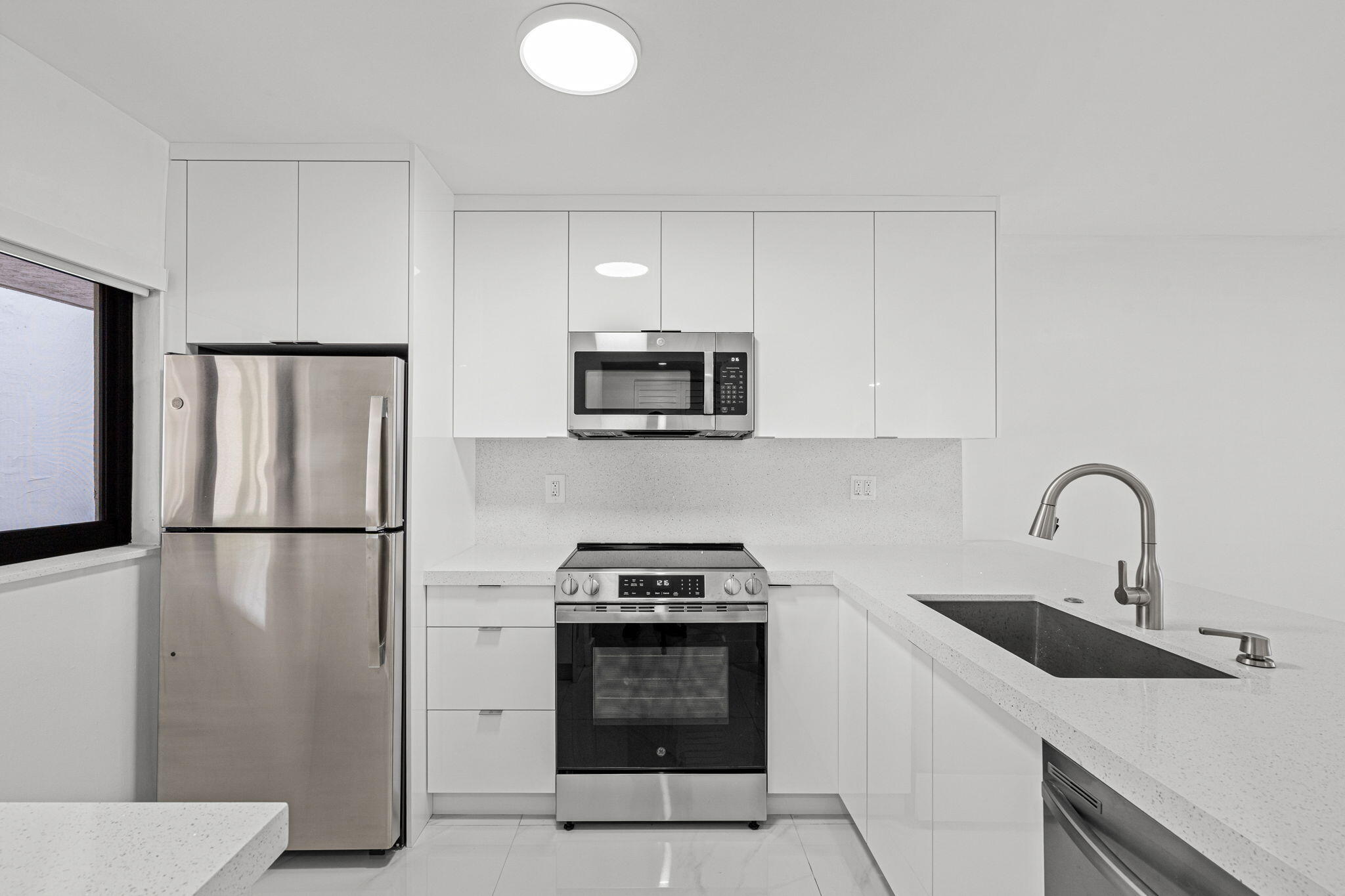 WEST LAKE VILLAGE II CONDO PH V - Residential