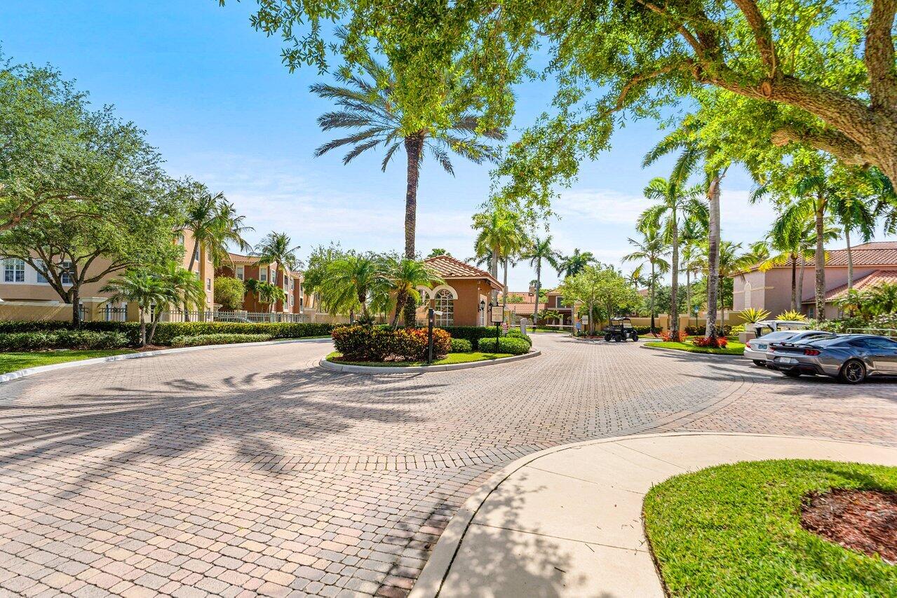 ST ANDREWS AT POLO CLUB CONDO - Residential Lease