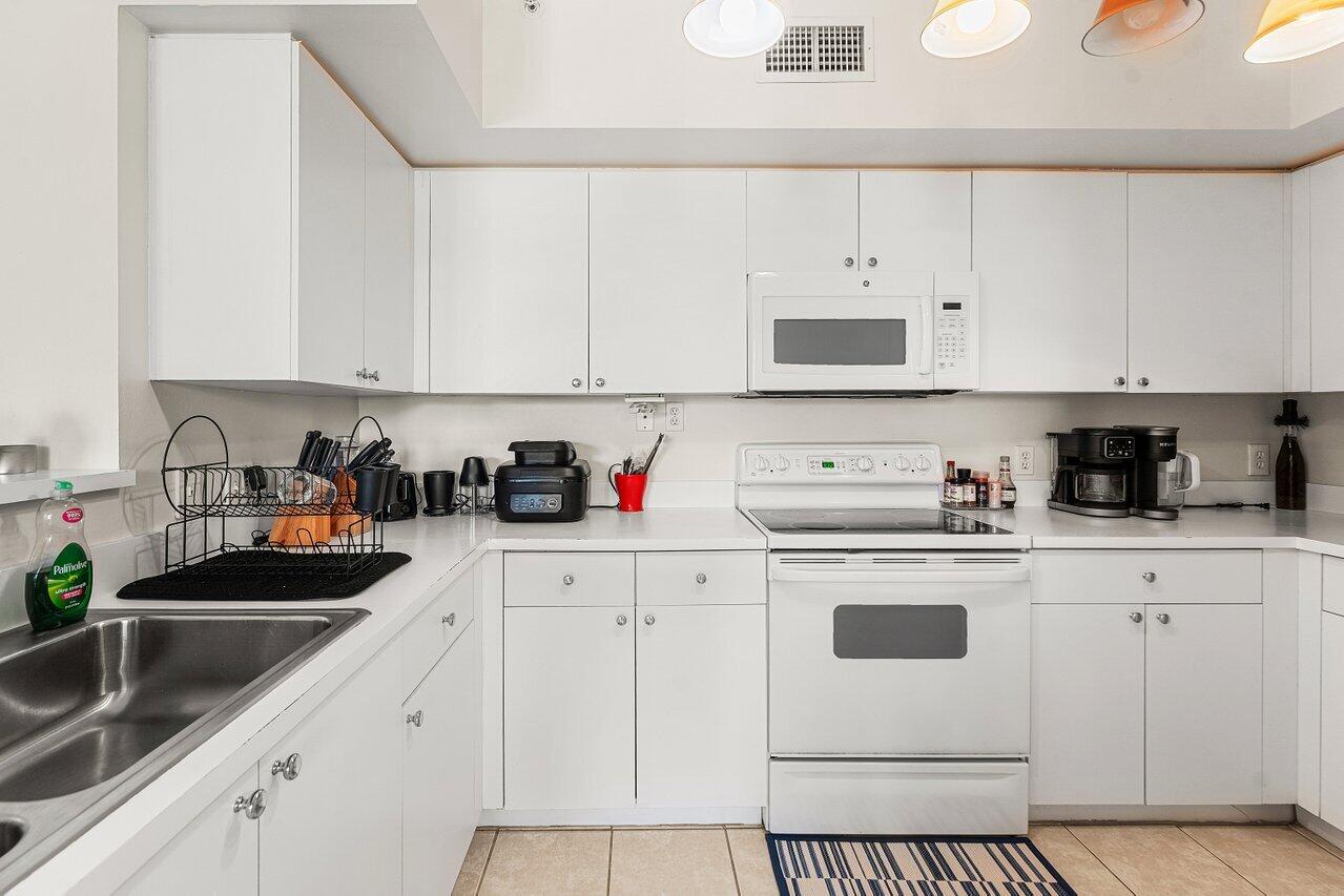 ST ANDREWS AT POLO CLUB CONDO - Residential Lease
