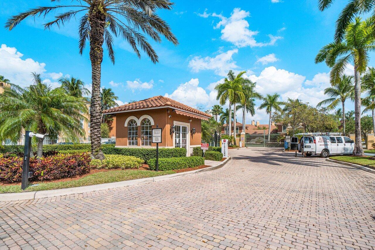 ST ANDREWS AT POLO CLUB CONDO - Residential Lease