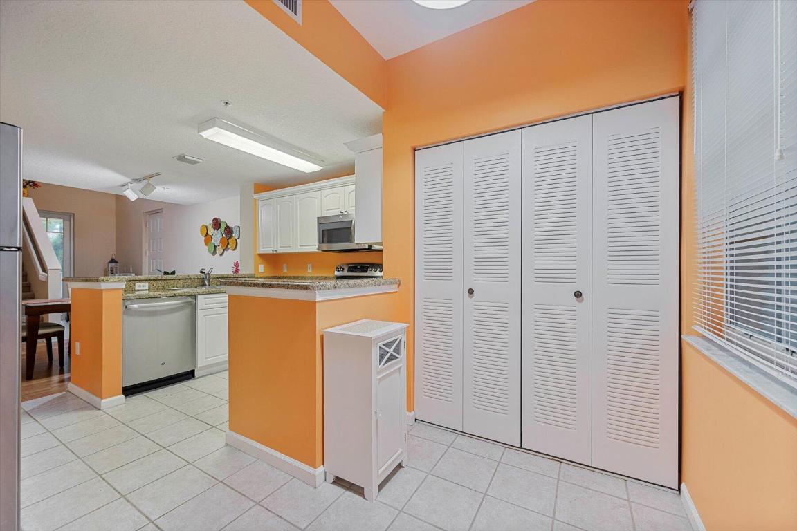 VILLAGE AT ABACOA CONDO - Residential