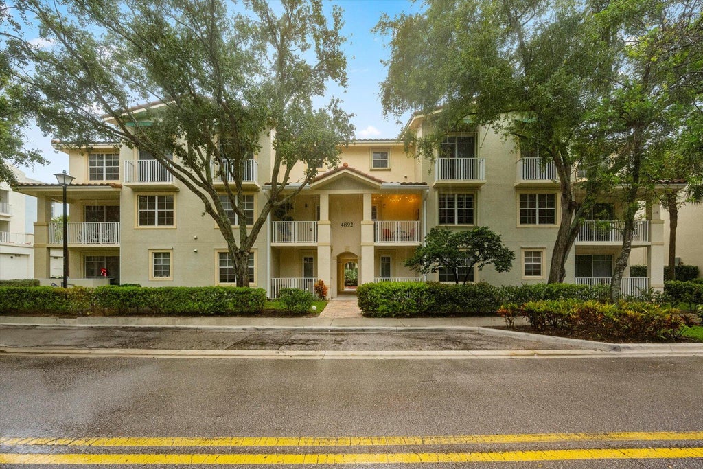 Photo of 4892 Chancellor Drive #20, Jupiter, FL 33458 (MLS # R10996251)