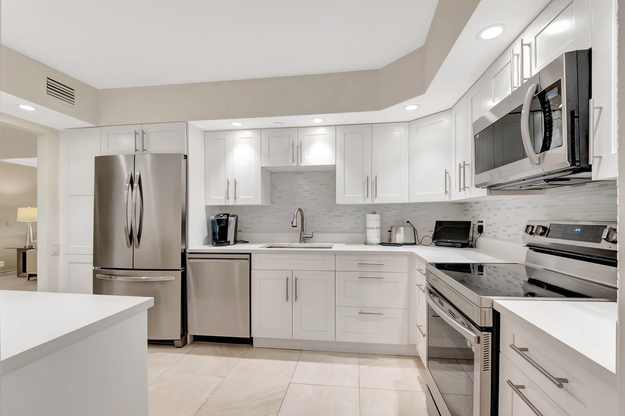 YACHT & RACQUET CLUB OF BOCA RATON CONDO - Residential