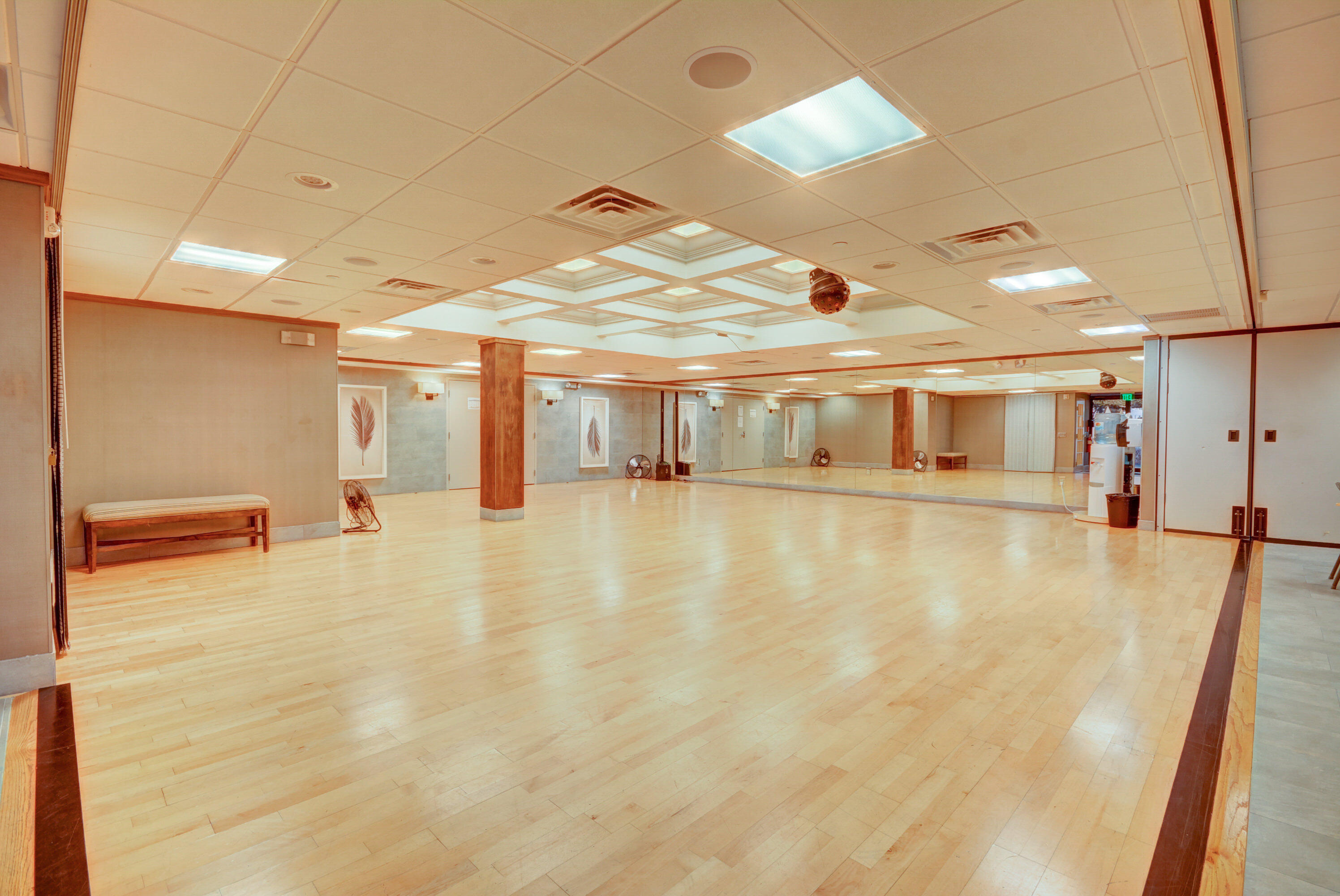 YACHT & RACQUET CLUB OF BOCA RATON CONDO - Residential