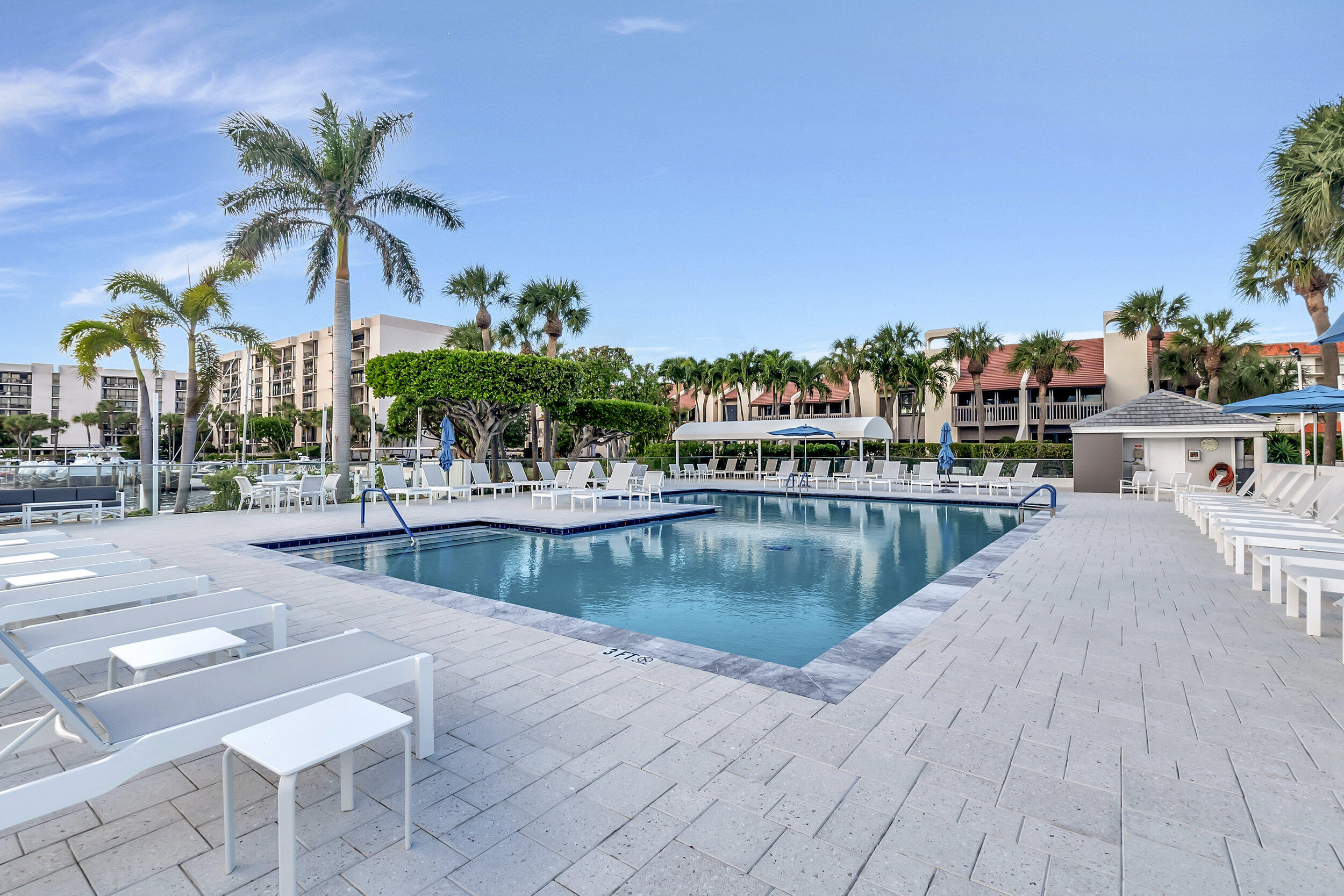 YACHT & RACQUET CLUB OF BOCA RATON CONDO - Residential