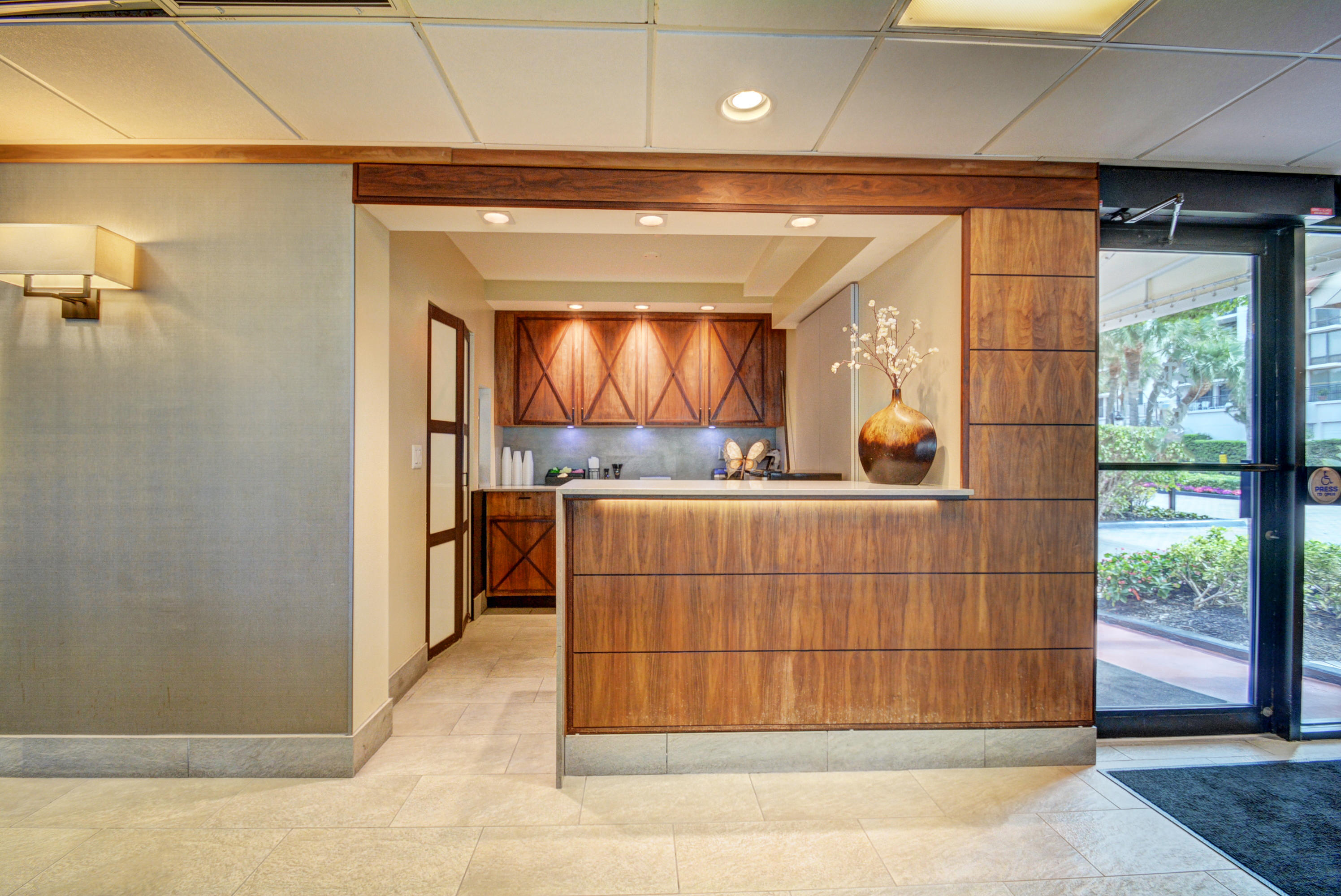 YACHT & RACQUET CLUB OF BOCA RATON CONDO - Residential