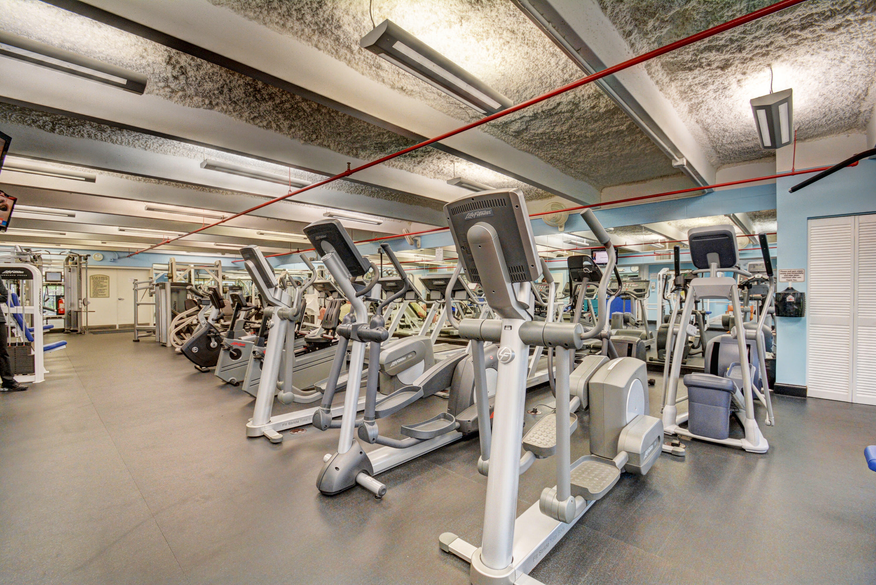 YACHT & RACQUET CLUB OF BOCA RATON CONDO - Residential