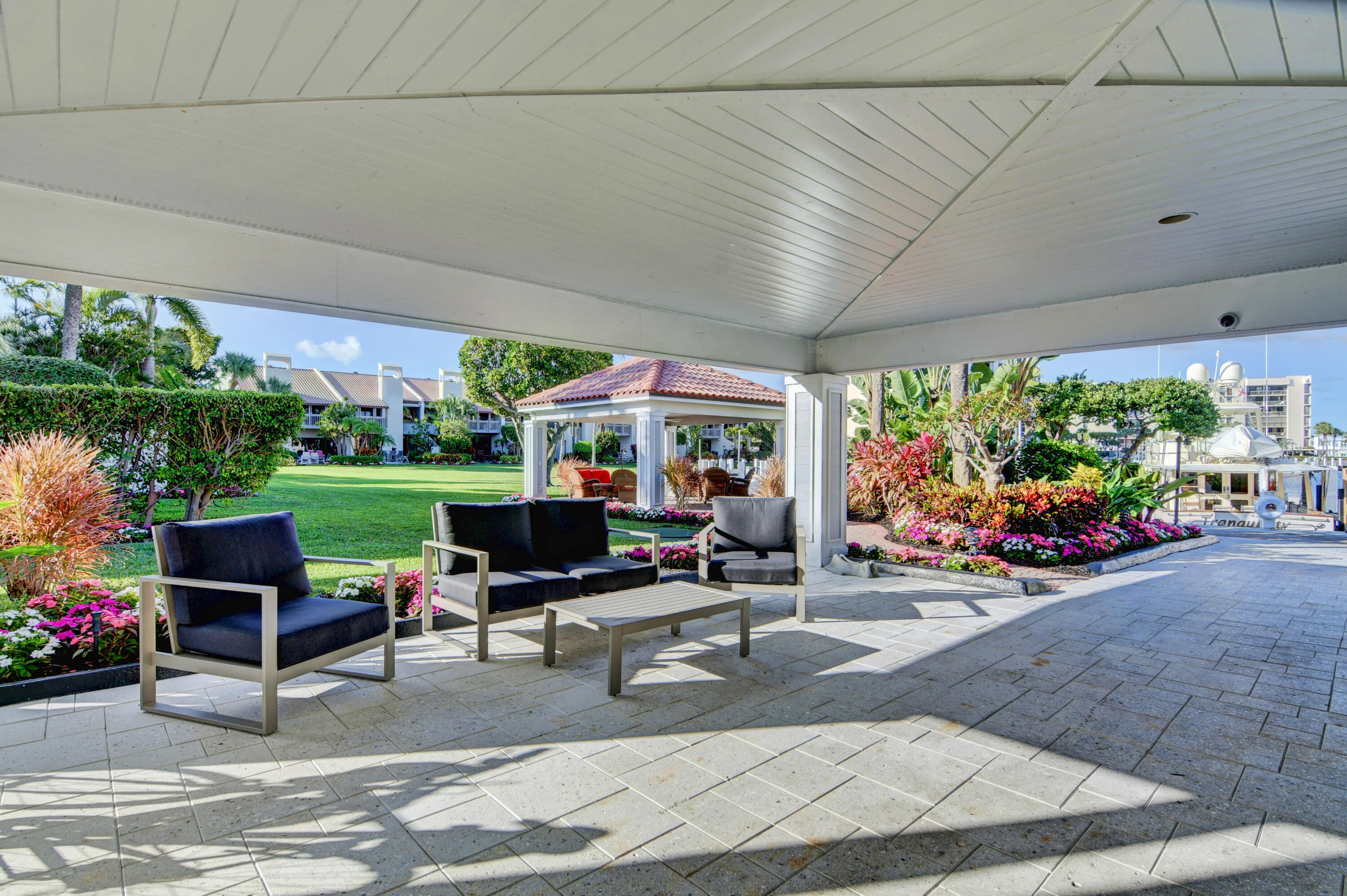 YACHT & RACQUET CLUB OF BOCA RATON CONDO - Residential