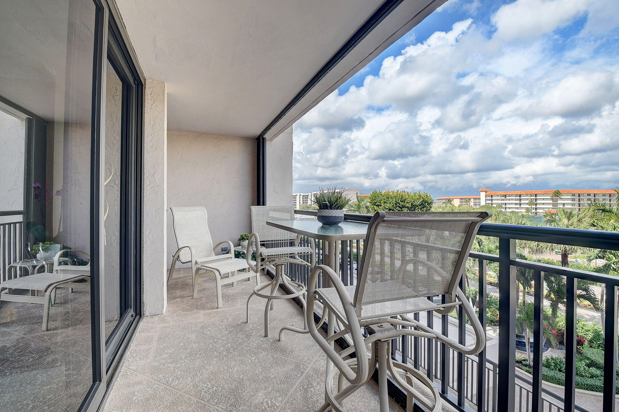 YACHT & RACQUET CLUB OF BOCA RATON CONDO - Residential