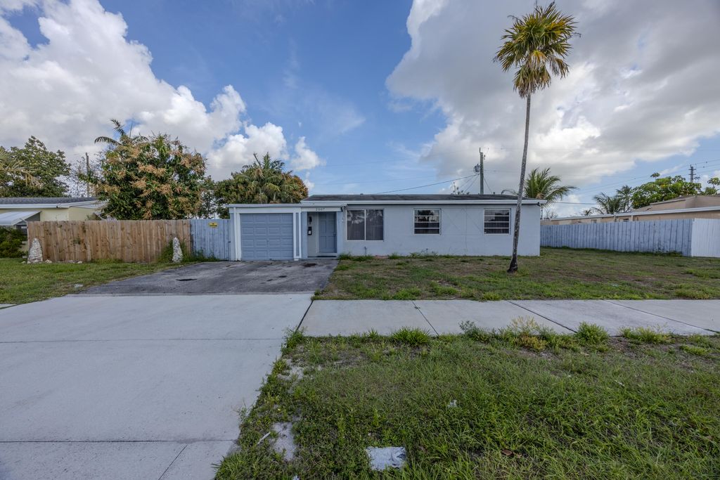 Photo of 2007 Kenwood Road, West Palm Beach, FL 33409 (MLS # B26001723)