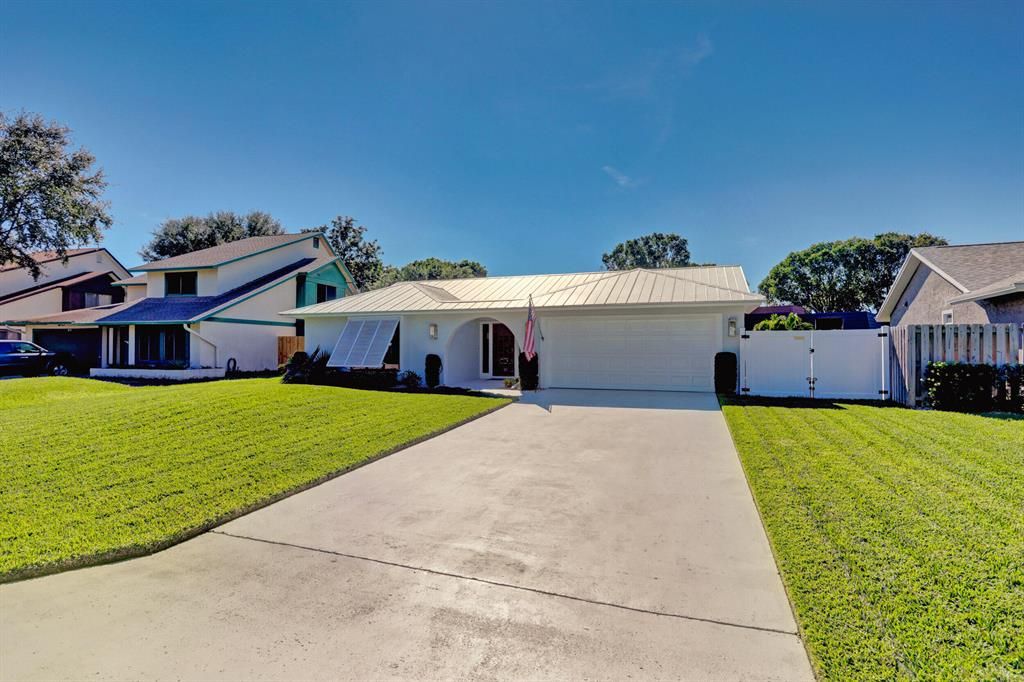 Photo of 1153 Rainwood Circle W, Palm Beach Gardens, FL 33410 (MLS # R10772443)