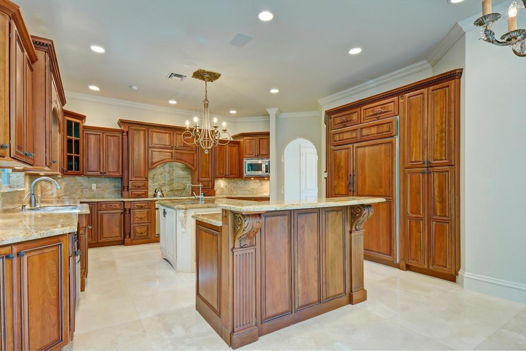 ROYAL PALM YACHT & COUNTRY CLUB - Residential