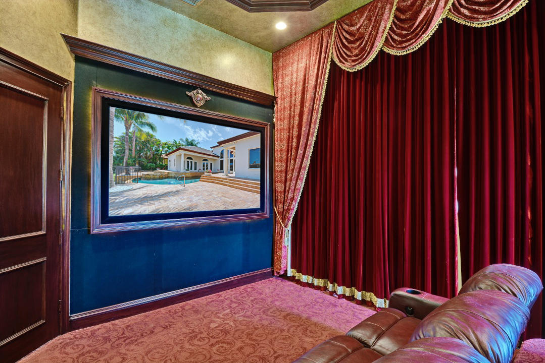 ROYAL PALM YACHT & COUNTRY CLUB - Residential