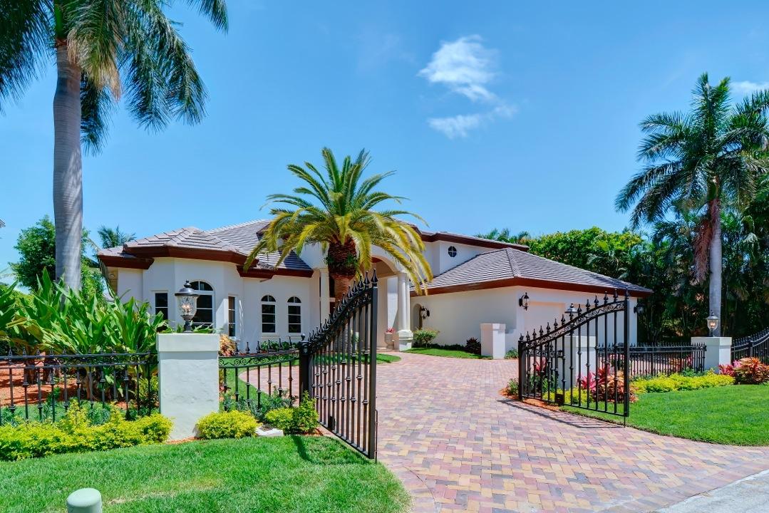 ROYAL PALM YACHT & COUNTRY CLUB - Residential