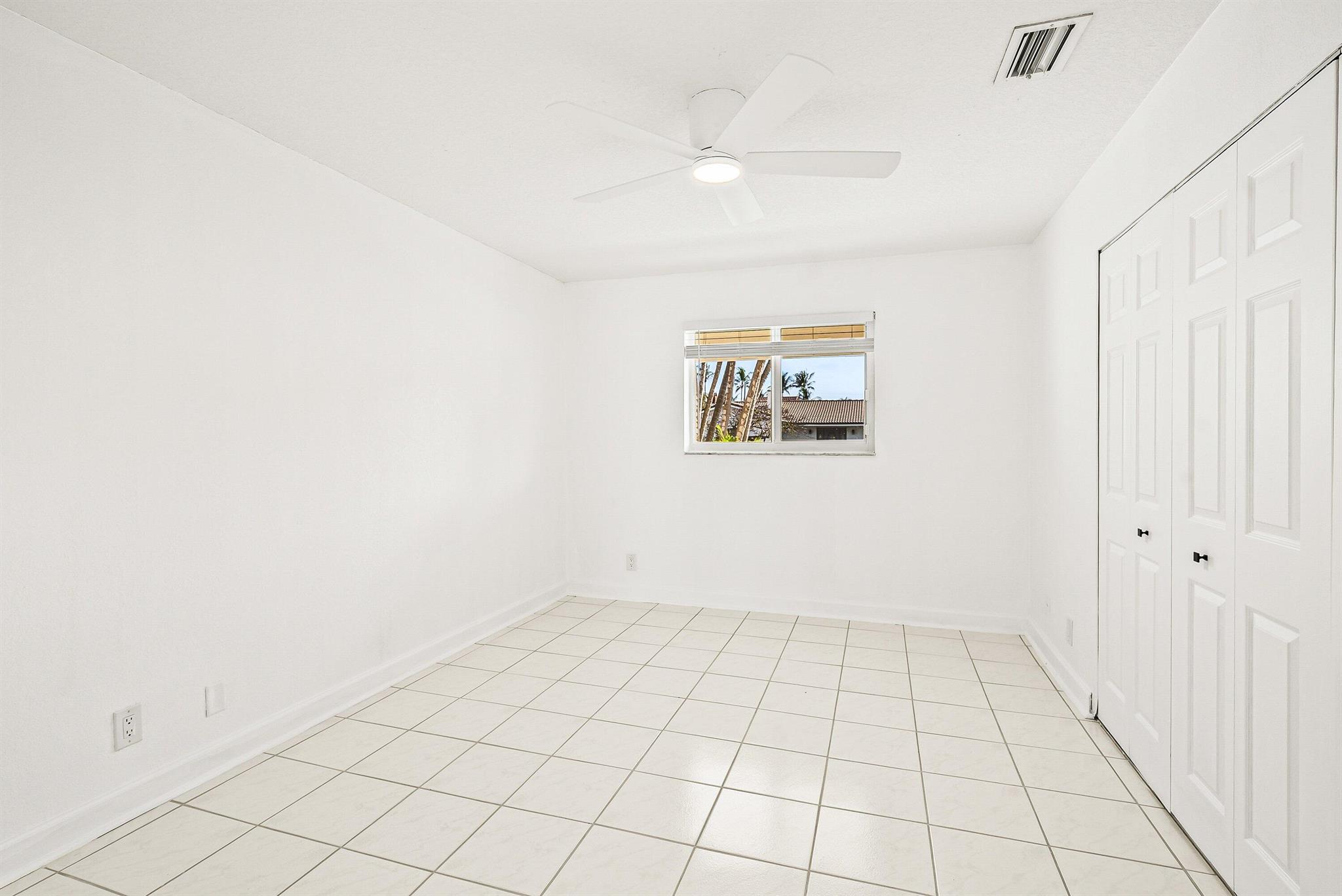 TROPICAL PARK - Residential Lease