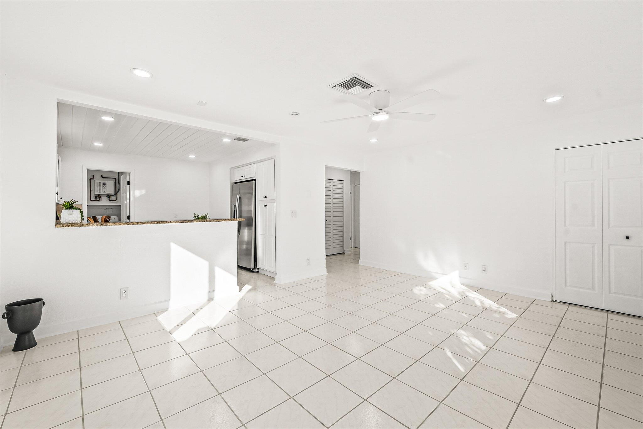 TROPICAL PARK - Residential Lease