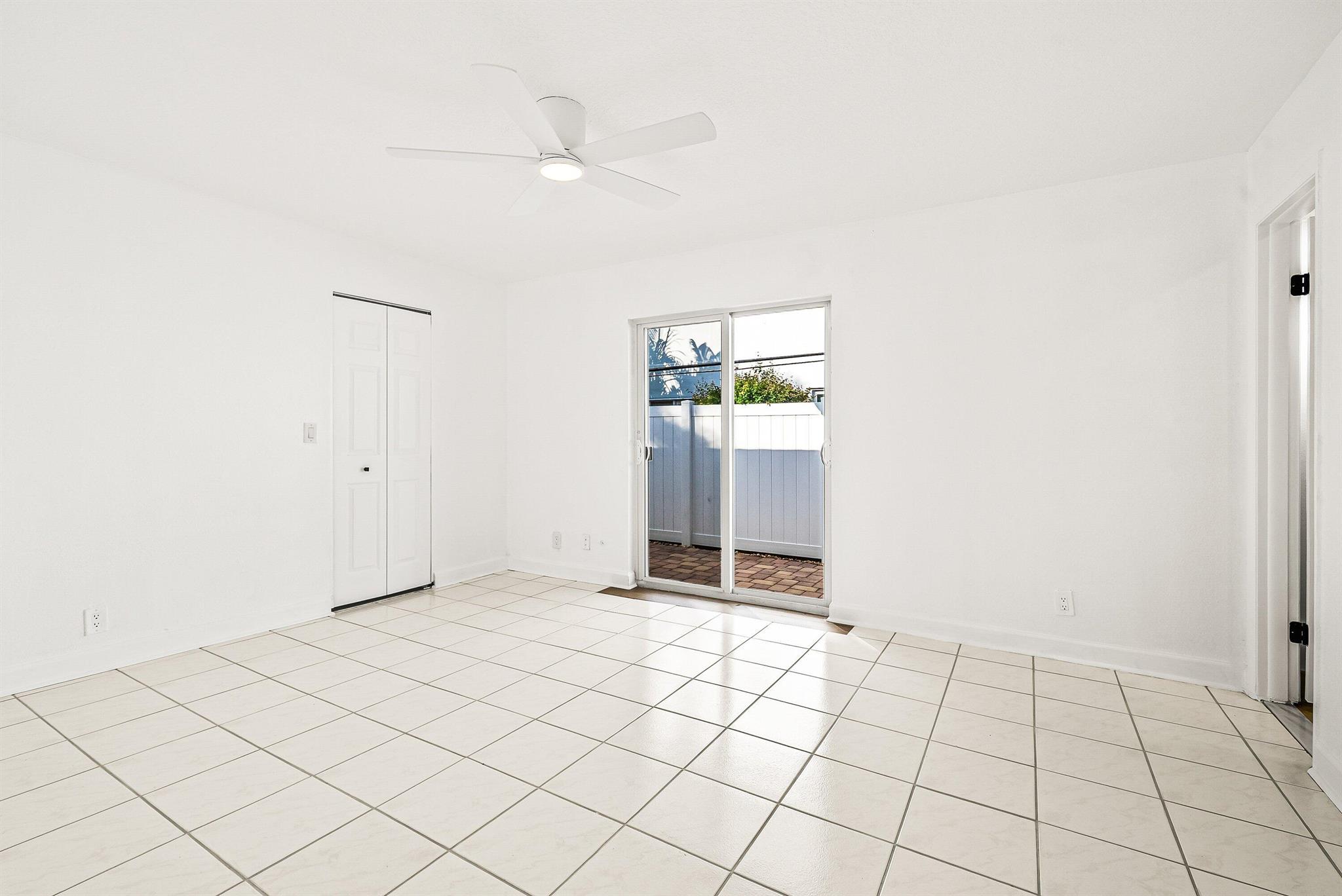 TROPICAL PARK - Residential Lease