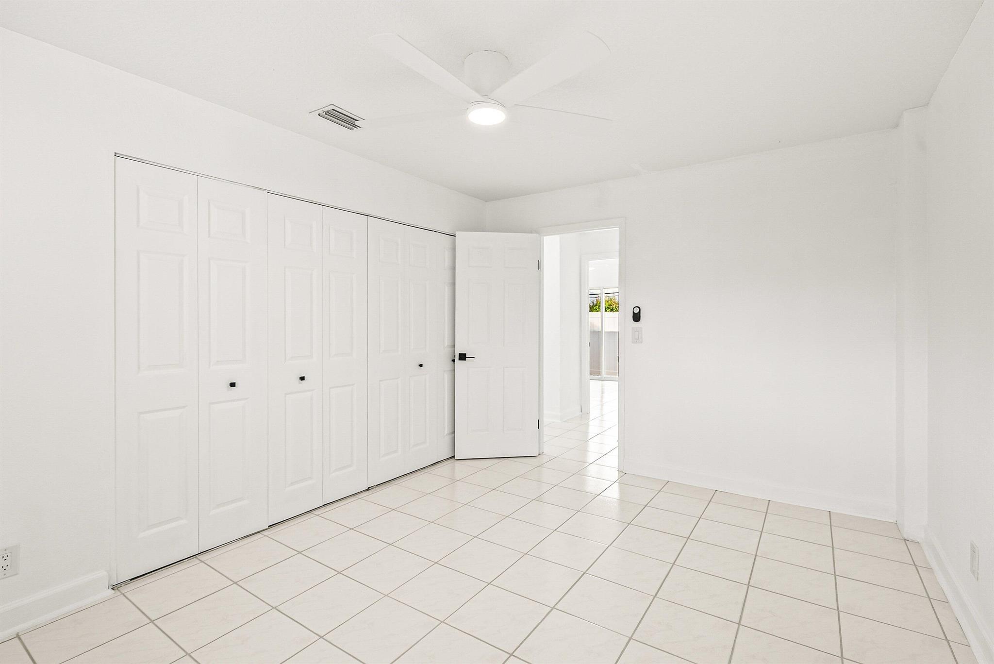 TROPICAL PARK - Residential Lease