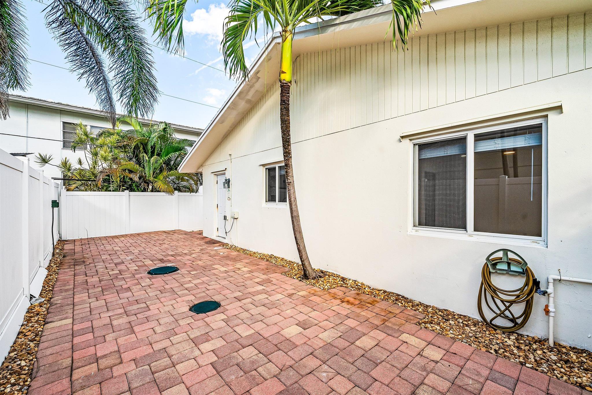 TROPICAL PARK - Residential Lease