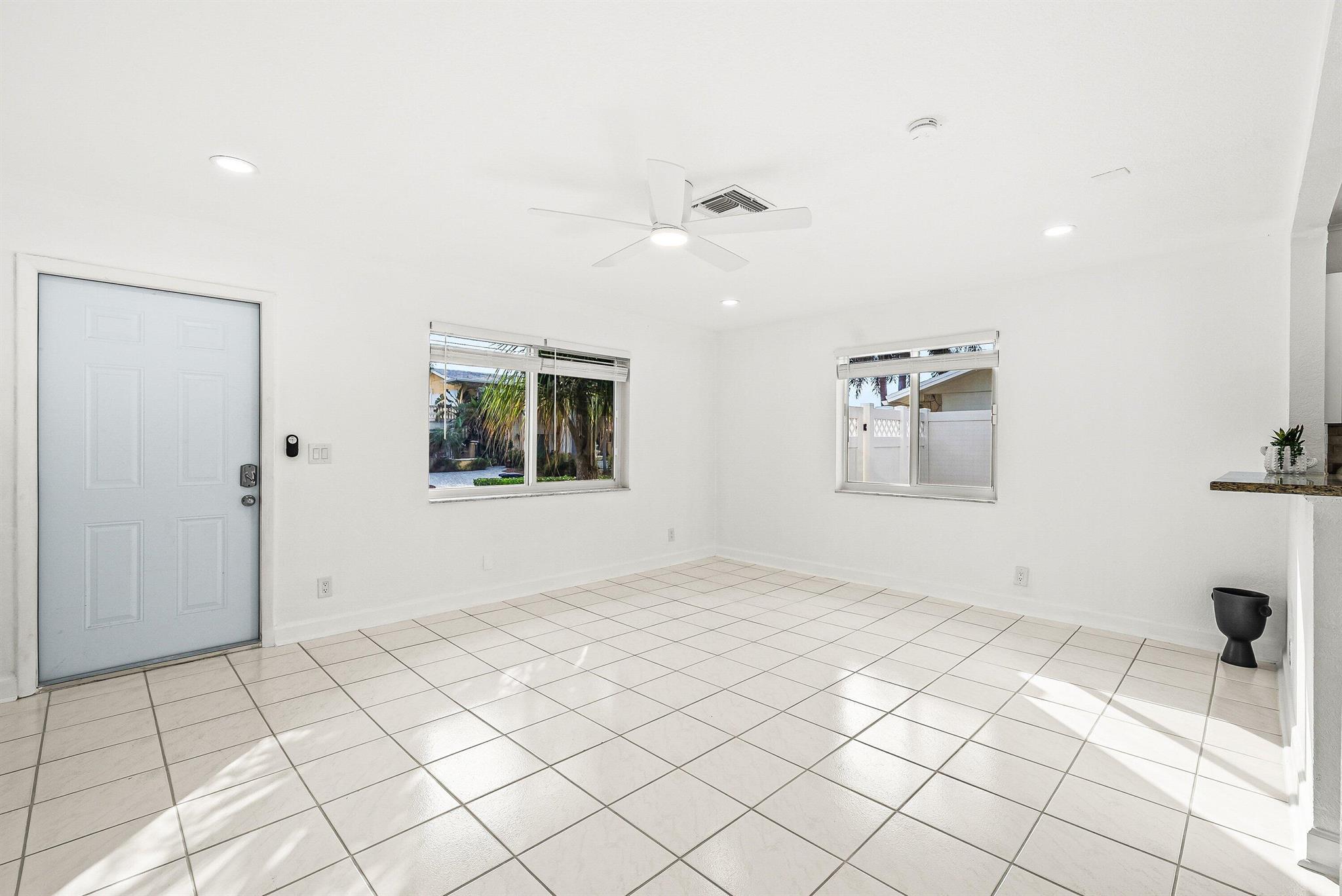 TROPICAL PARK - Residential Lease