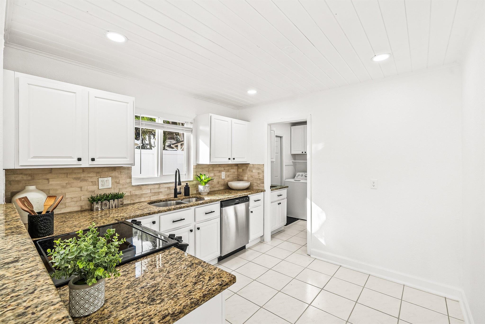 TROPICAL PARK - Residential Lease