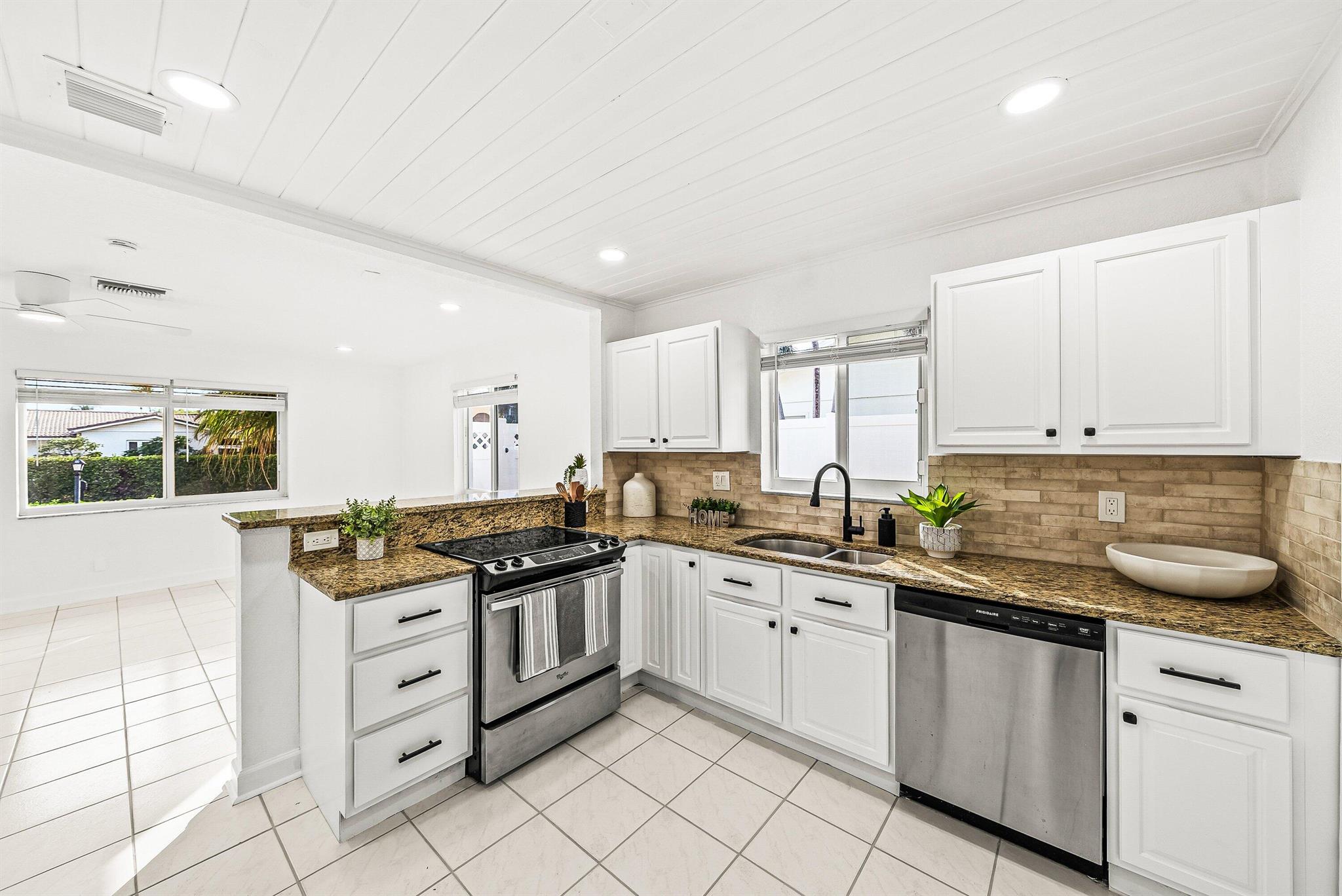 TROPICAL PARK - Residential Lease