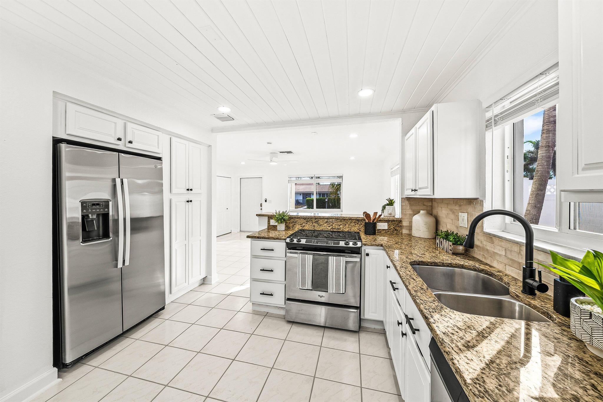 TROPICAL PARK - Residential Lease