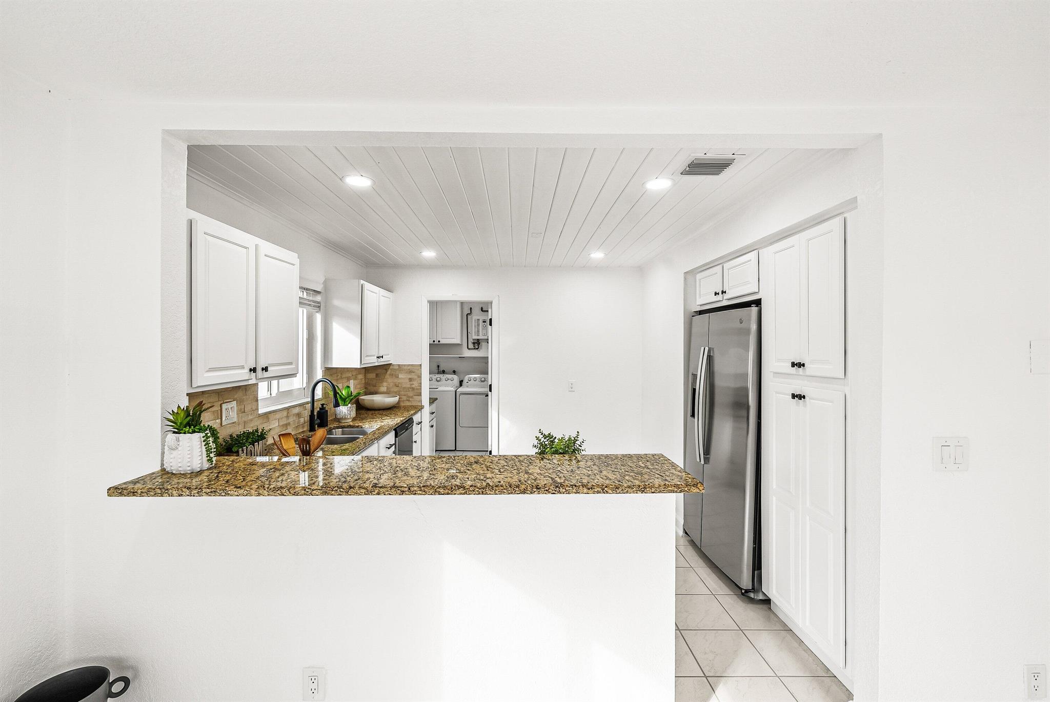 TROPICAL PARK - Residential Lease