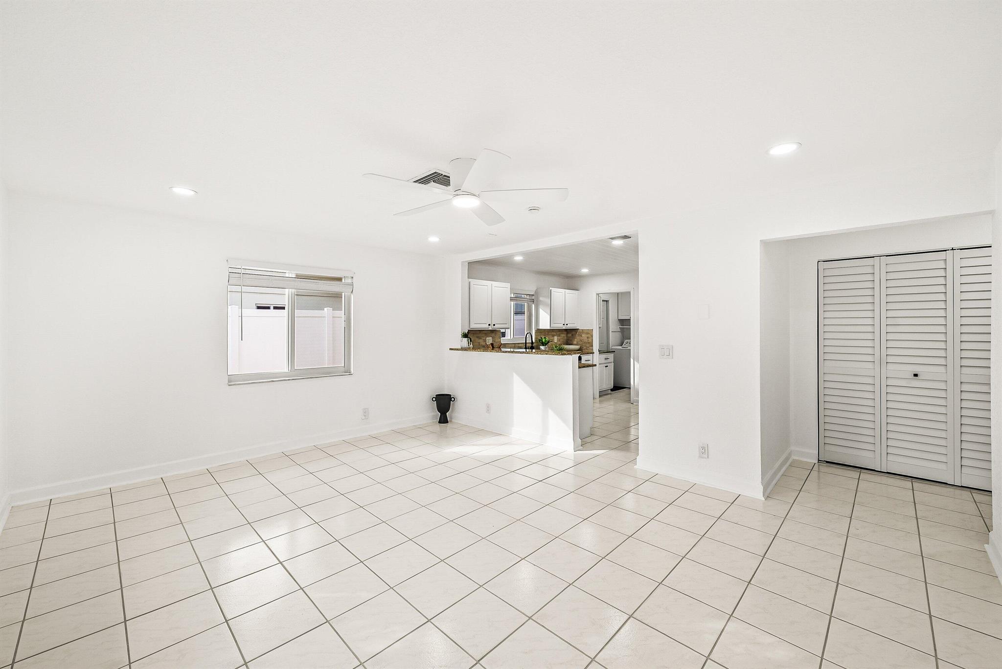 TROPICAL PARK - Residential Lease