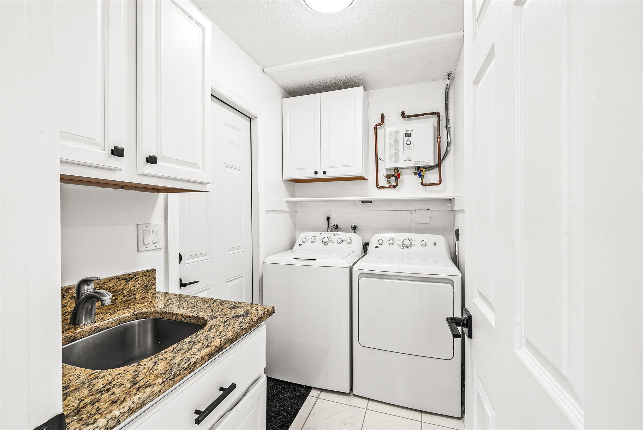 TROPICAL PARK - Residential Lease