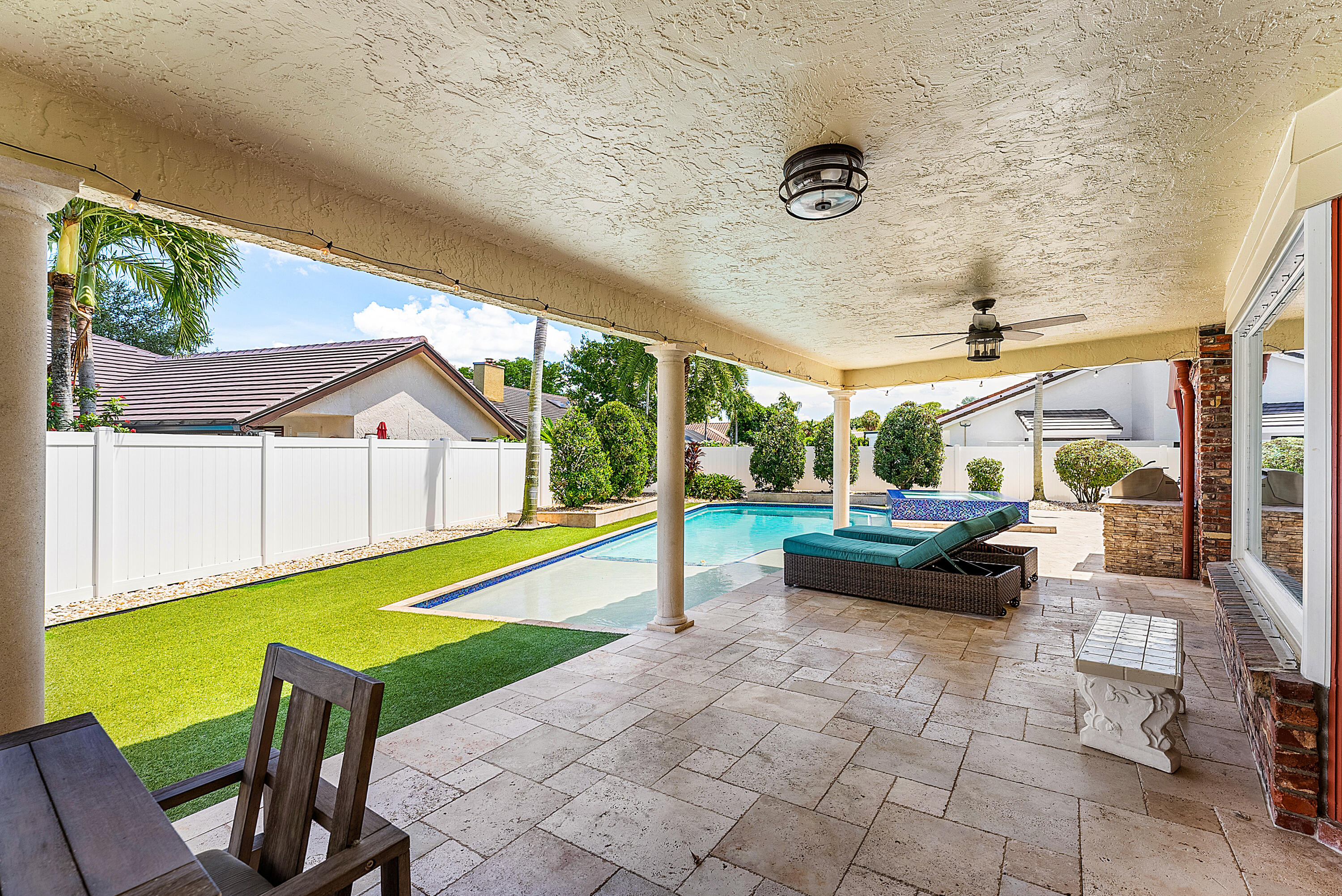 WOODFIELD HUNT CLUB - Residential