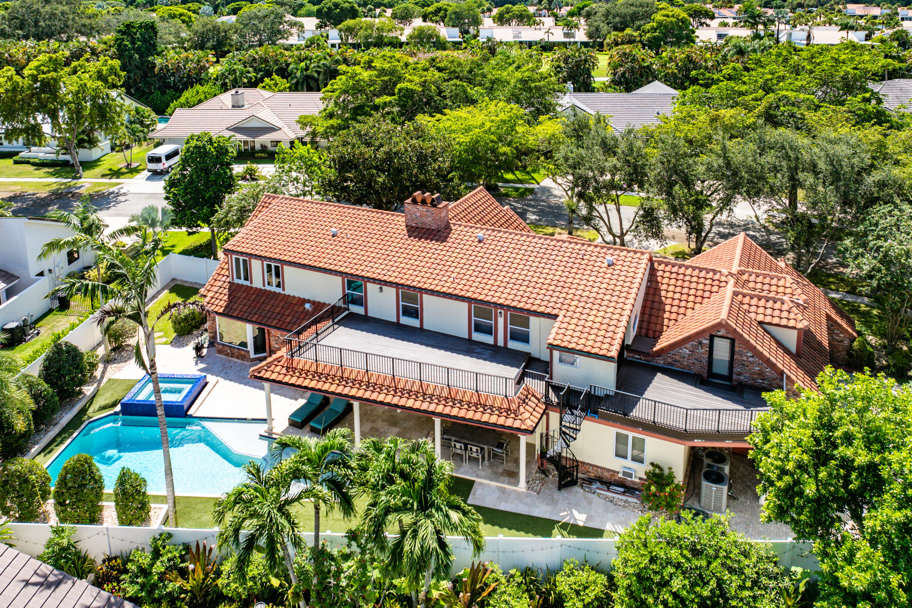 WOODFIELD HUNT CLUB - Residential