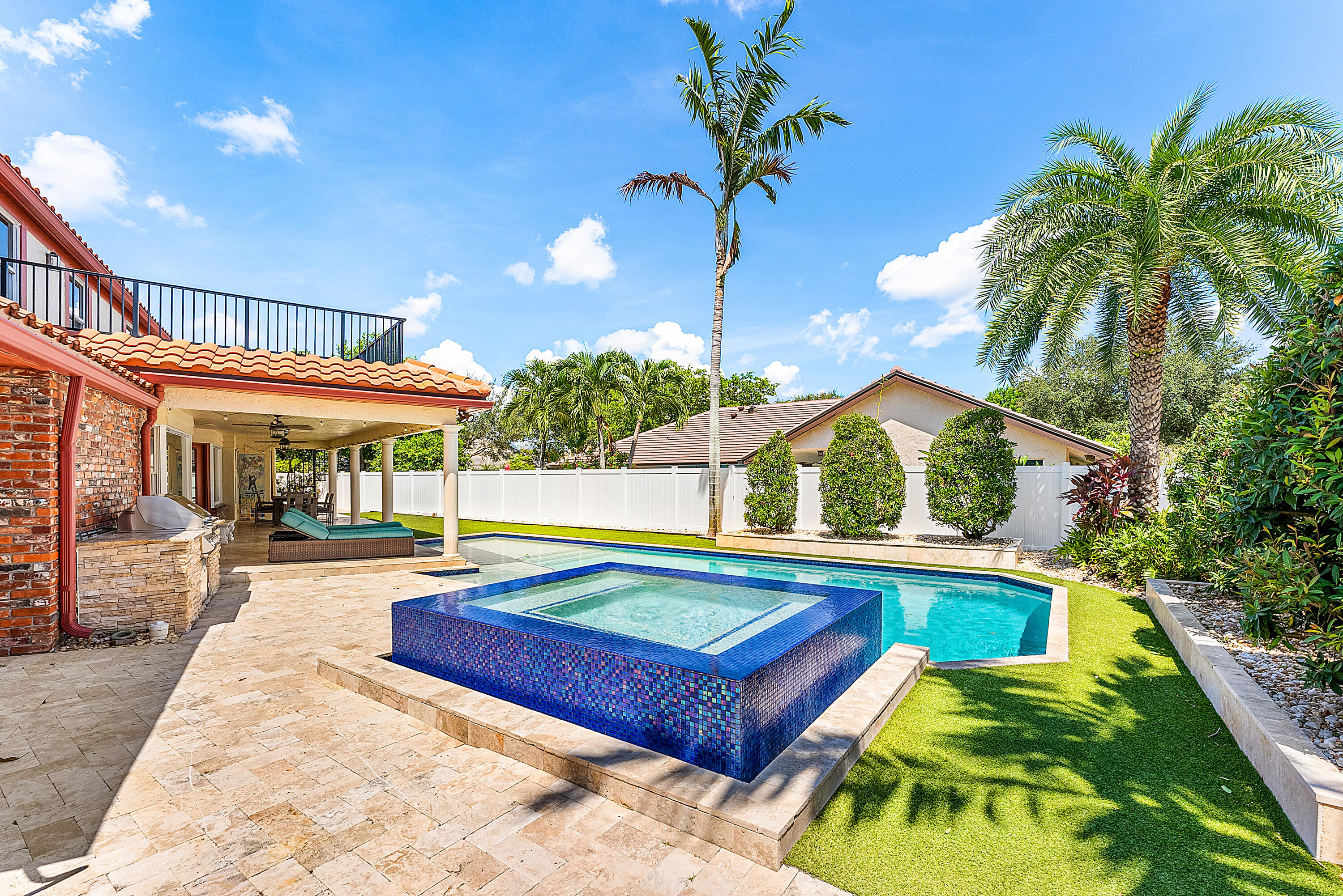 WOODFIELD HUNT CLUB - Residential