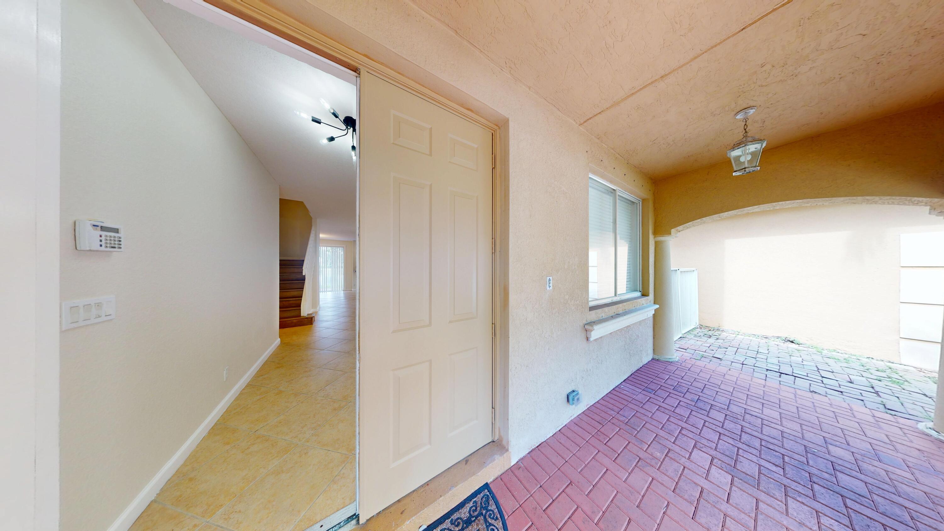 6786 Aliso Avenue