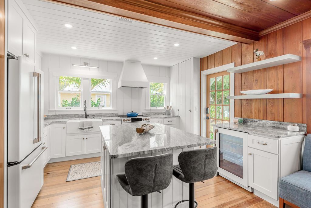 Photo of 424 SE Alamanda Way, Stuart, FL 34996 (MLS # R10984766)