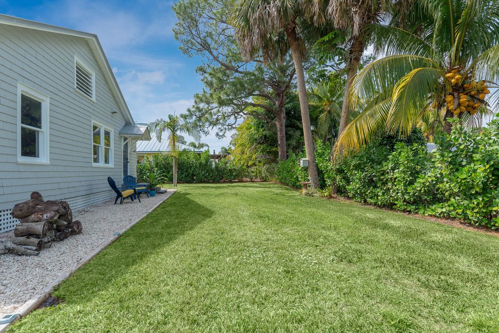 Photo of 424 SE Alamanda Way, Stuart, FL 34996 (MLS # R10984766)