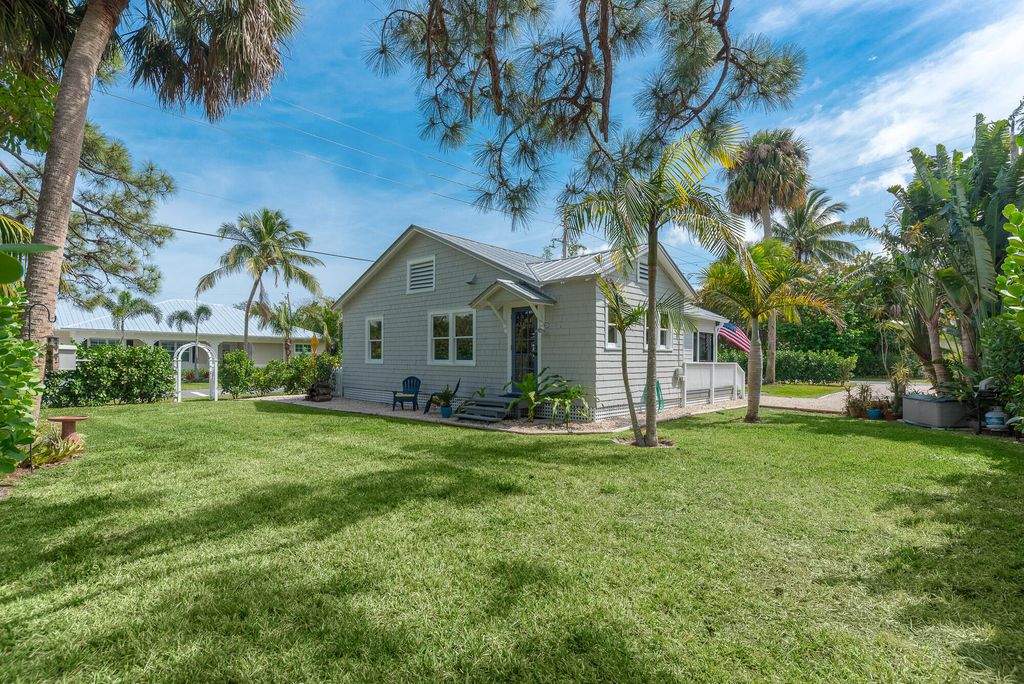 Photo of 424 SE Alamanda Way, Stuart, FL 34996 (MLS # R10984766)