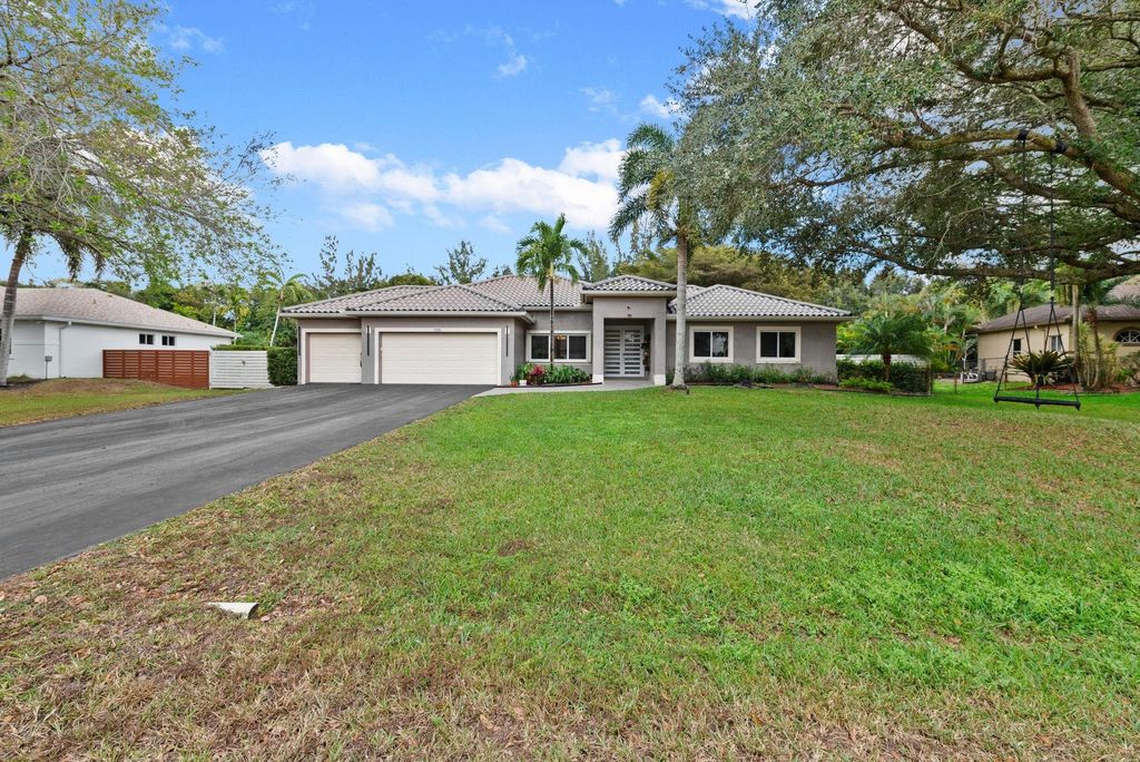 Photo of 5320 SW 199th Avenue, Pembroke Pines, FL 33332 (MLS # F10556019)