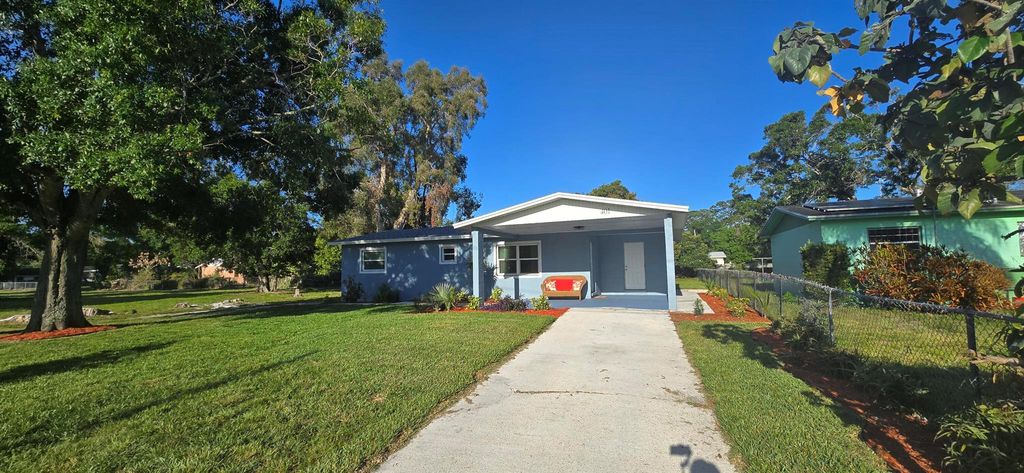 Photo of 401 N 29th Street, Fort Pierce, FL 34947 (MLS # R11085663)