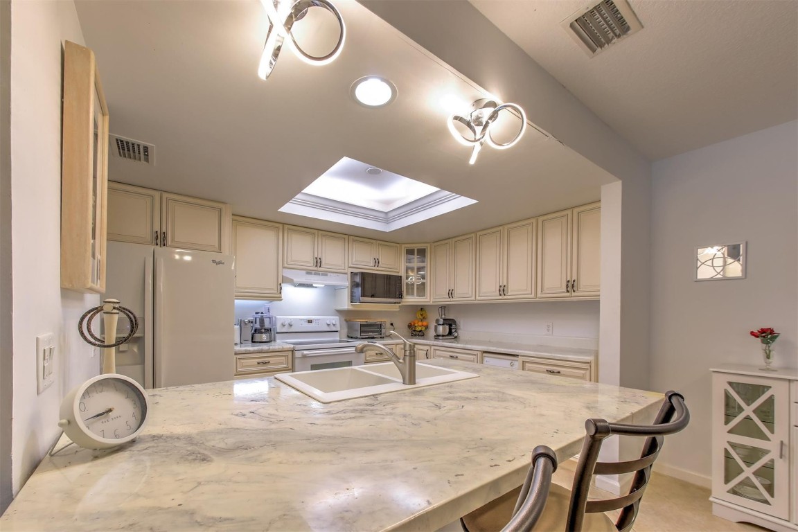 Breakers - Residential Lease