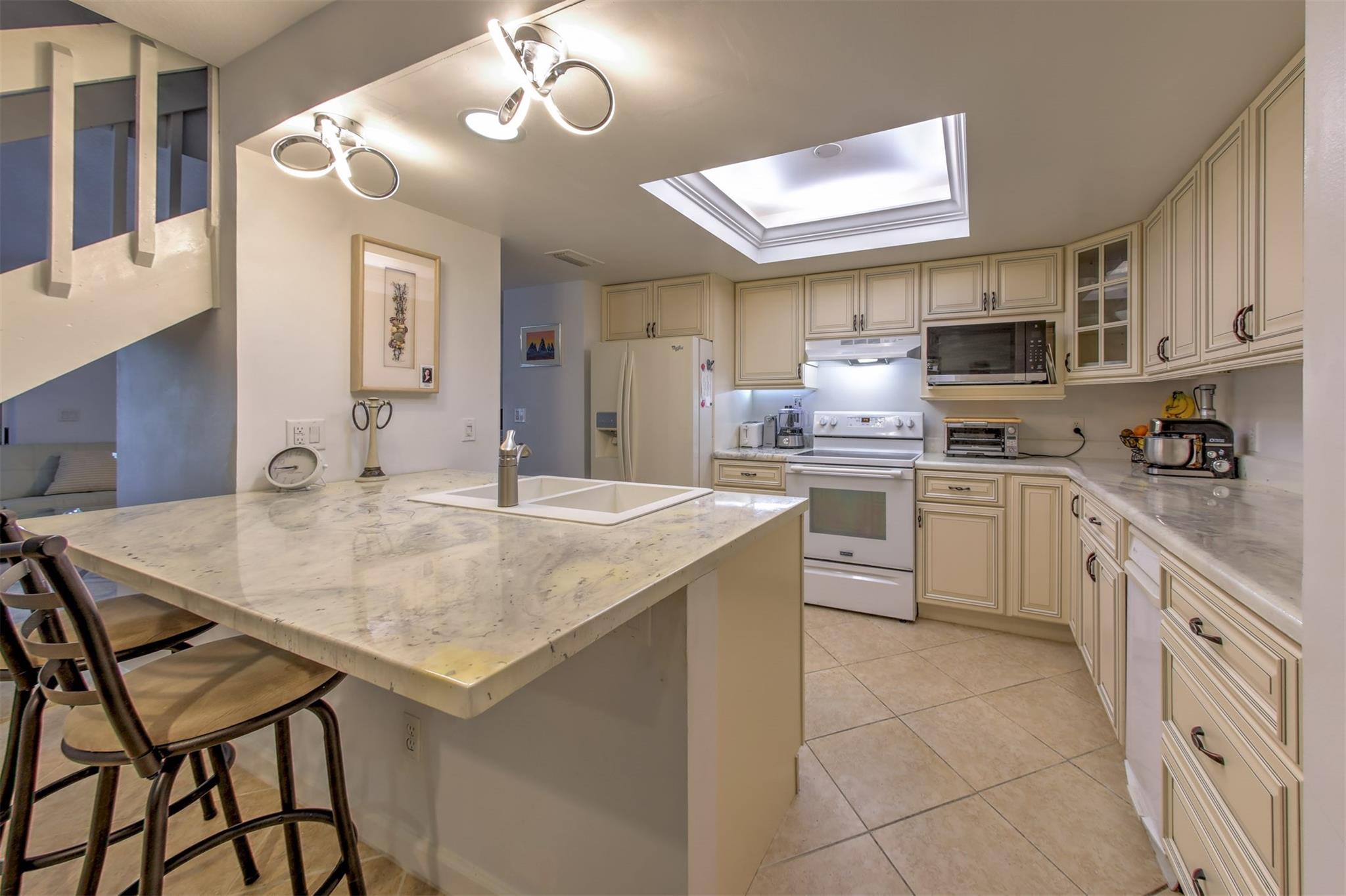 Breakers - Residential Lease