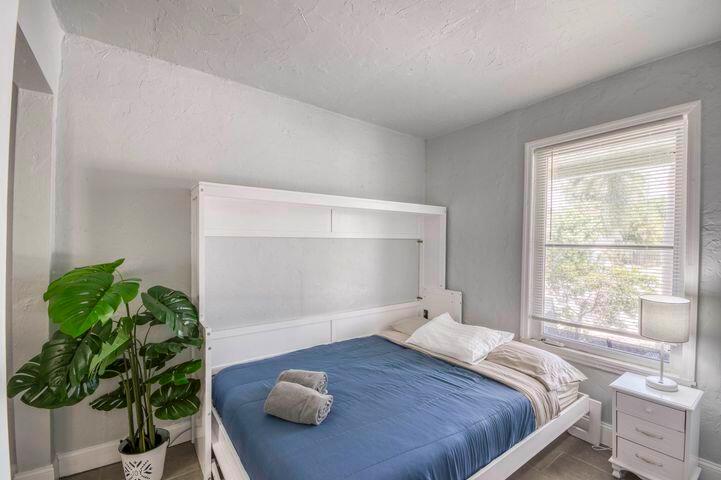 Lake Worth - Residential Income