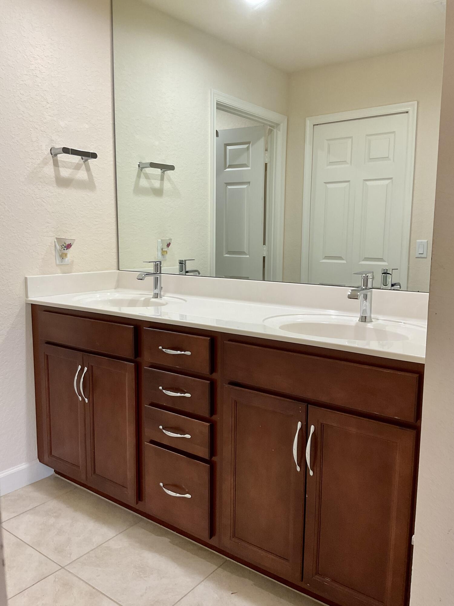 SPANISH LAKES ONE LEASEHOLD ESTATES - Residential