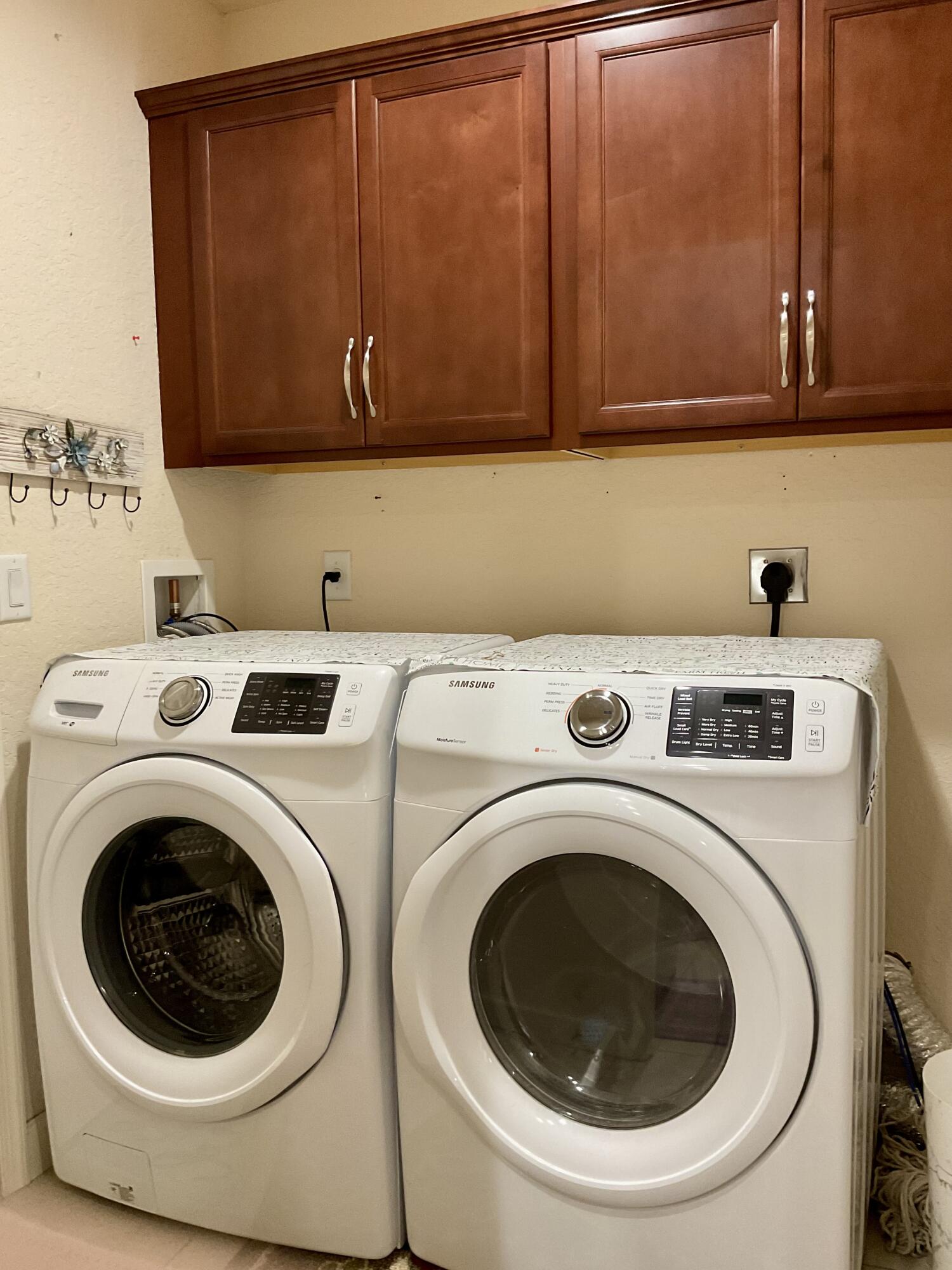 SPANISH LAKES ONE LEASEHOLD ESTATES - Residential